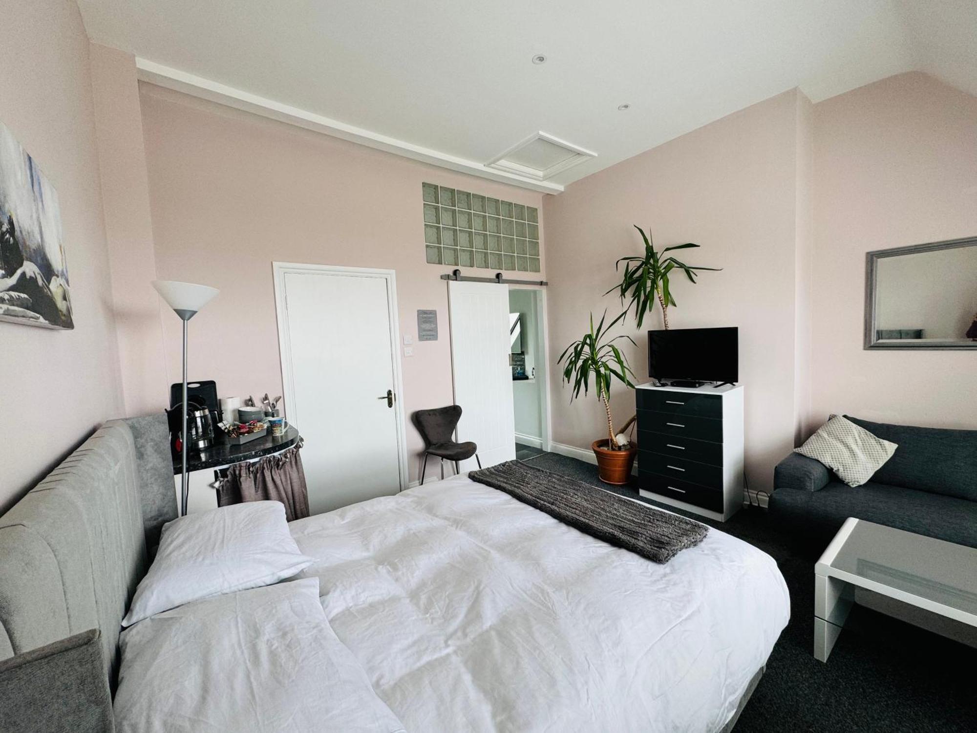 Penthouse Suite, Sea View, Close To Shops, Beach And Train St Leonards-on-Sea Екстериор снимка