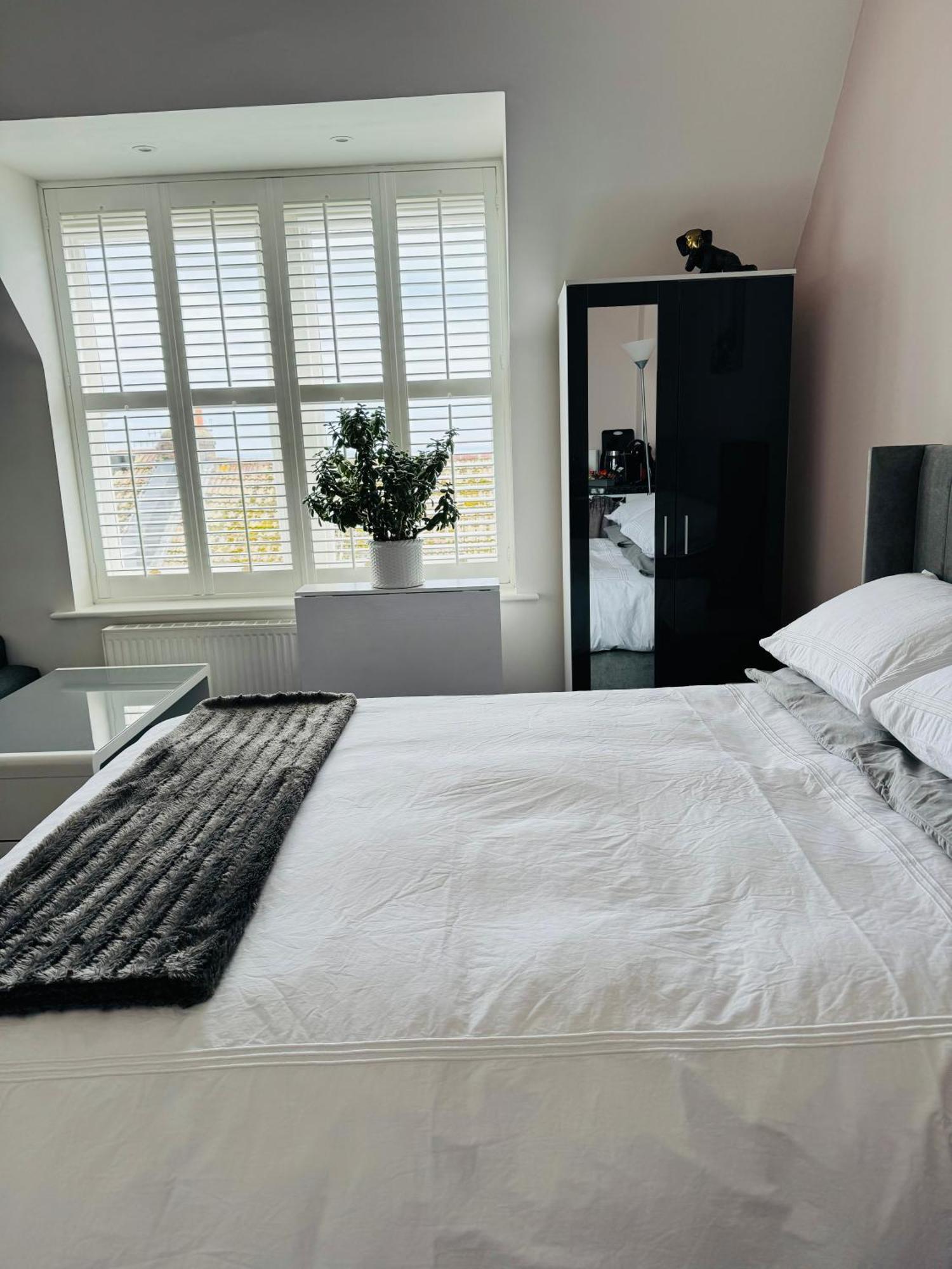Penthouse Suite, Sea View, Close To Shops, Beach And Train St Leonards-on-Sea Екстериор снимка