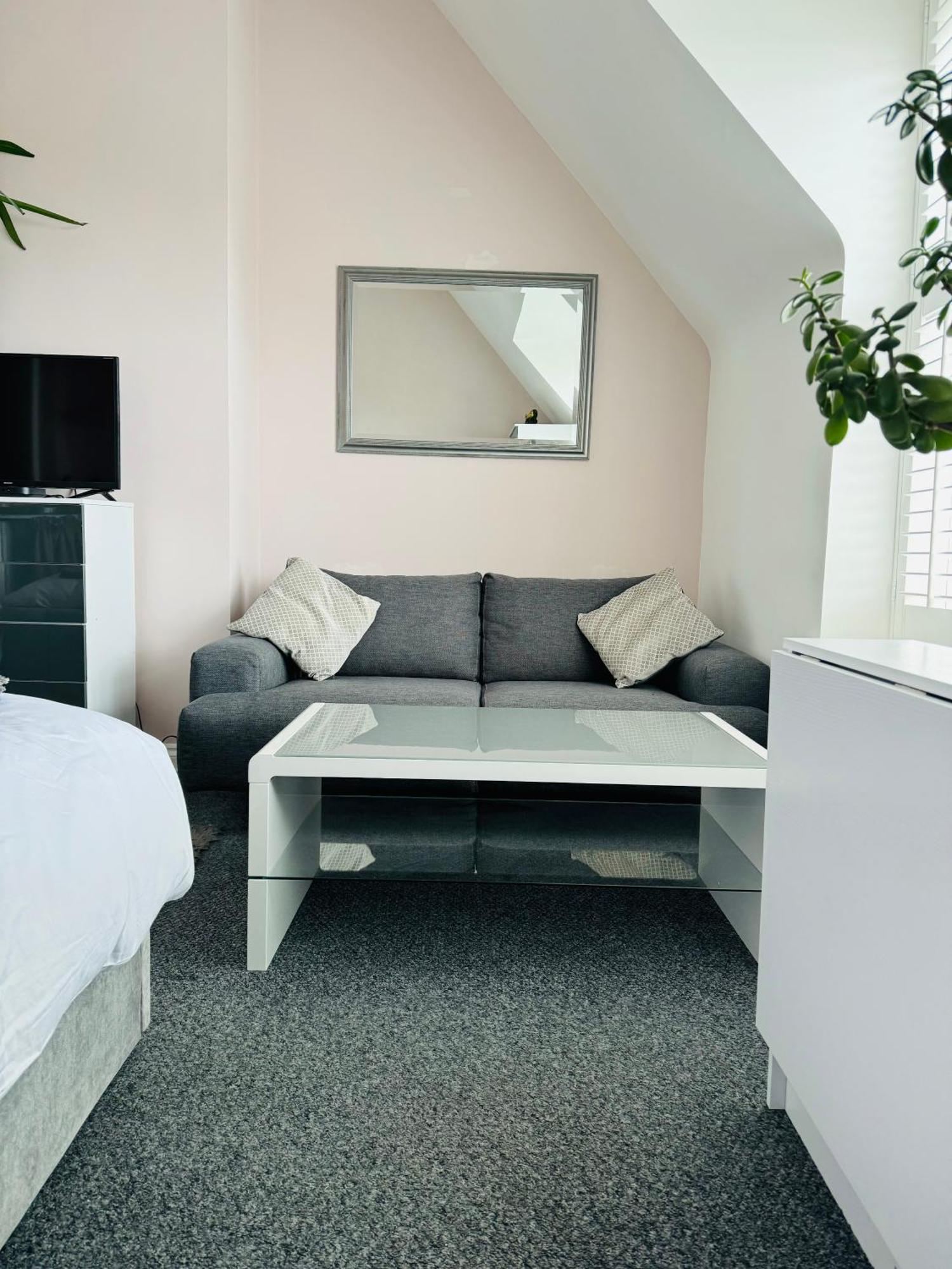 Penthouse Suite, Sea View, Close To Shops, Beach And Train St Leonards-on-Sea Екстериор снимка
